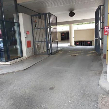 Jolie Plein Centre Parking Securise Gratuit