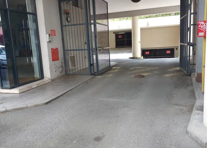 Jolie Plein Centre Parking Securise Gratuit